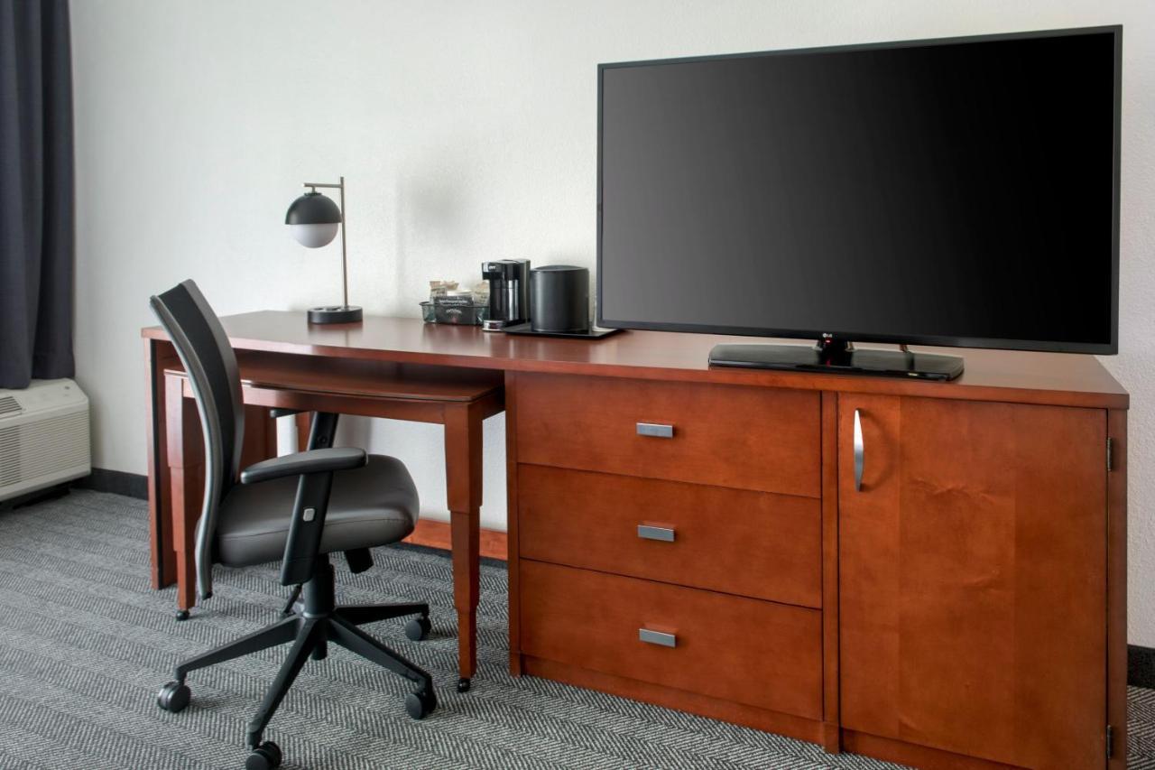 Courtyard By Marriott Baltimore Хънт Вали Екстериор снимка