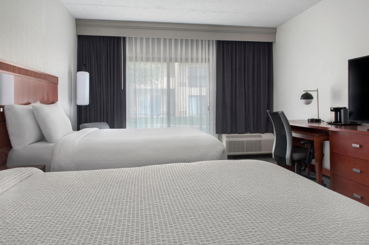 Courtyard By Marriott Baltimore Хънт Вали Екстериор снимка