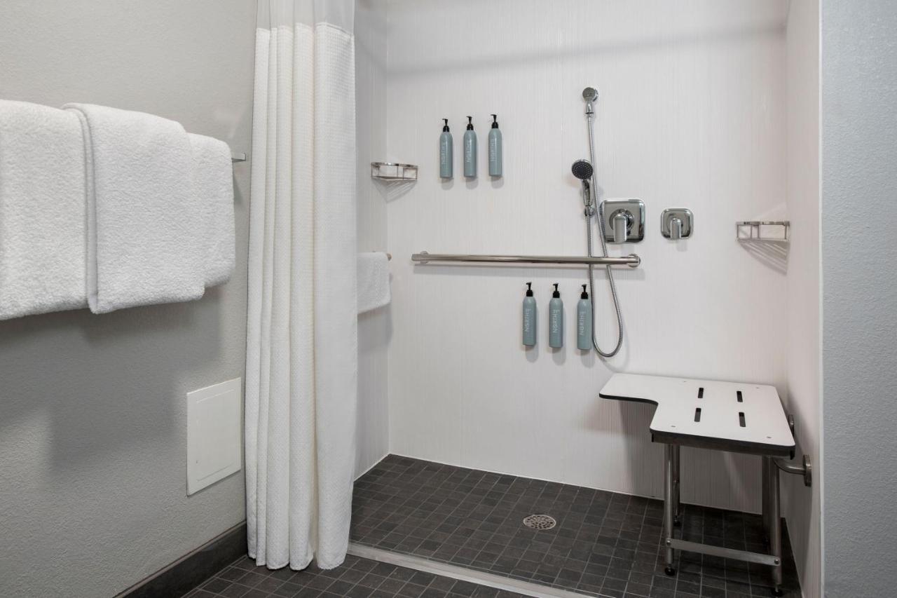 Courtyard By Marriott Baltimore Хънт Вали Екстериор снимка