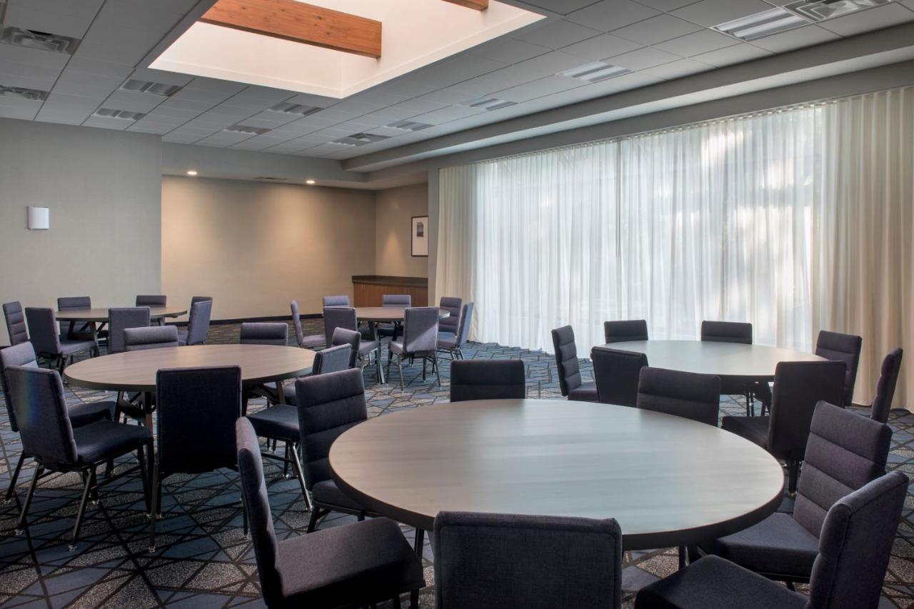 Courtyard By Marriott Baltimore Хънт Вали Екстериор снимка