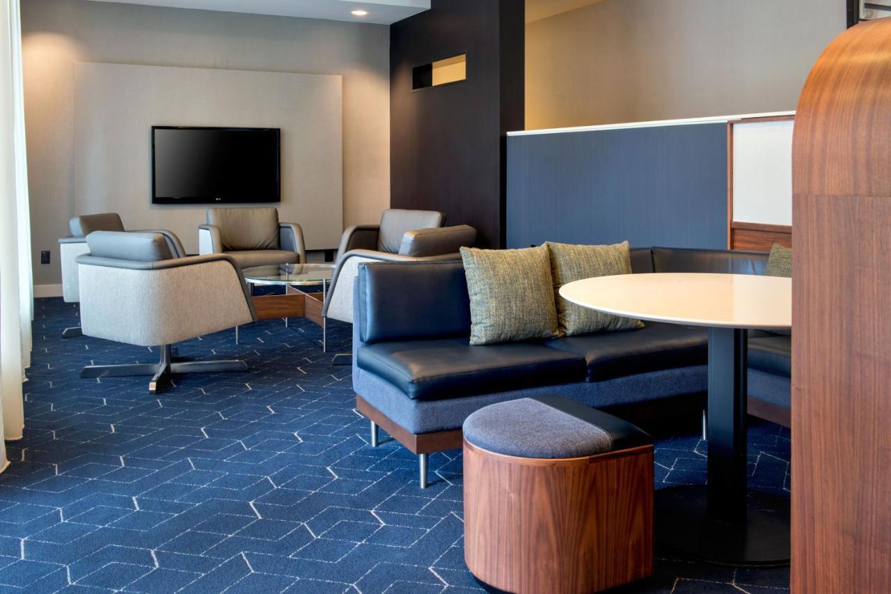 Courtyard By Marriott Baltimore Хънт Вали Екстериор снимка