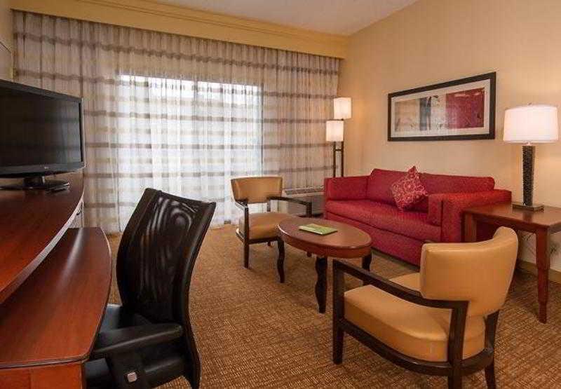 Courtyard By Marriott Baltimore Хънт Вали Екстериор снимка