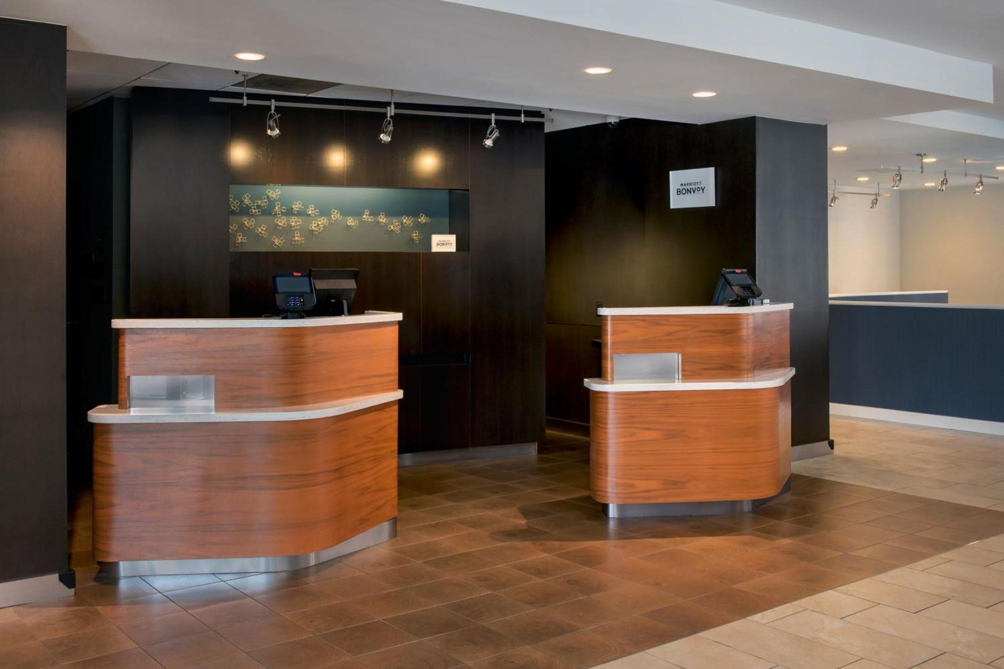 Courtyard By Marriott Baltimore Хънт Вали Екстериор снимка