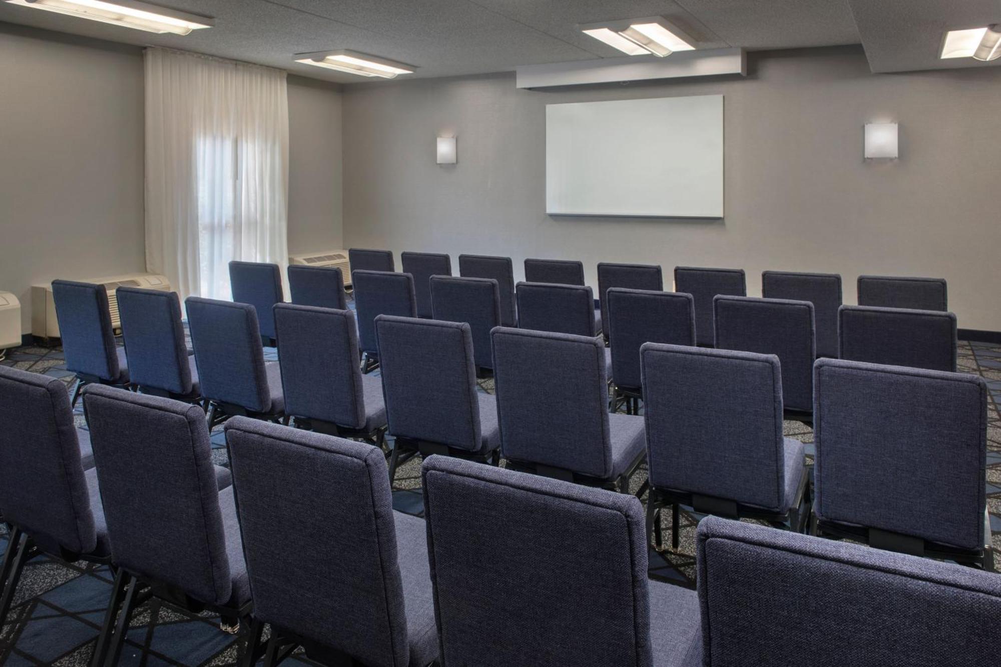 Courtyard By Marriott Baltimore Хънт Вали Екстериор снимка