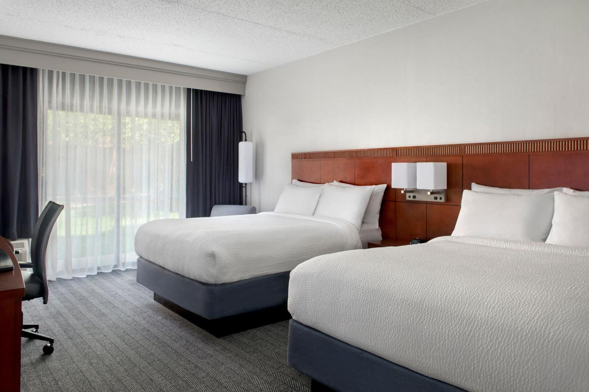 Courtyard By Marriott Baltimore Хънт Вали Екстериор снимка