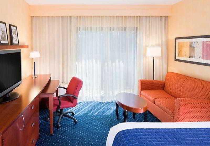 Courtyard By Marriott Baltimore Хънт Вали Стая снимка