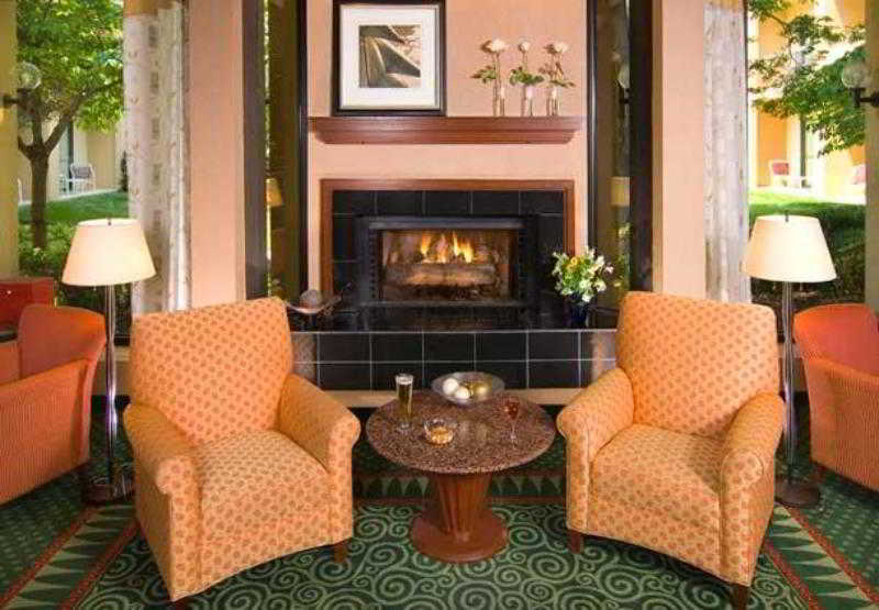 Courtyard By Marriott Baltimore Хънт Вали Екстериор снимка