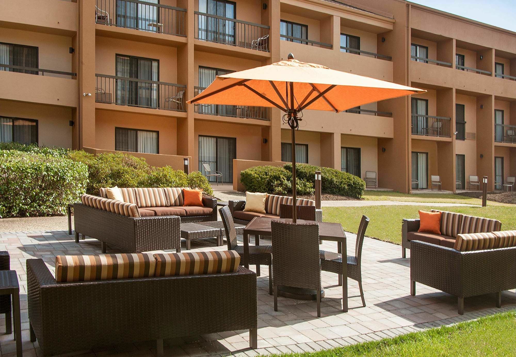 Courtyard By Marriott Baltimore Хънт Вали Екстериор снимка