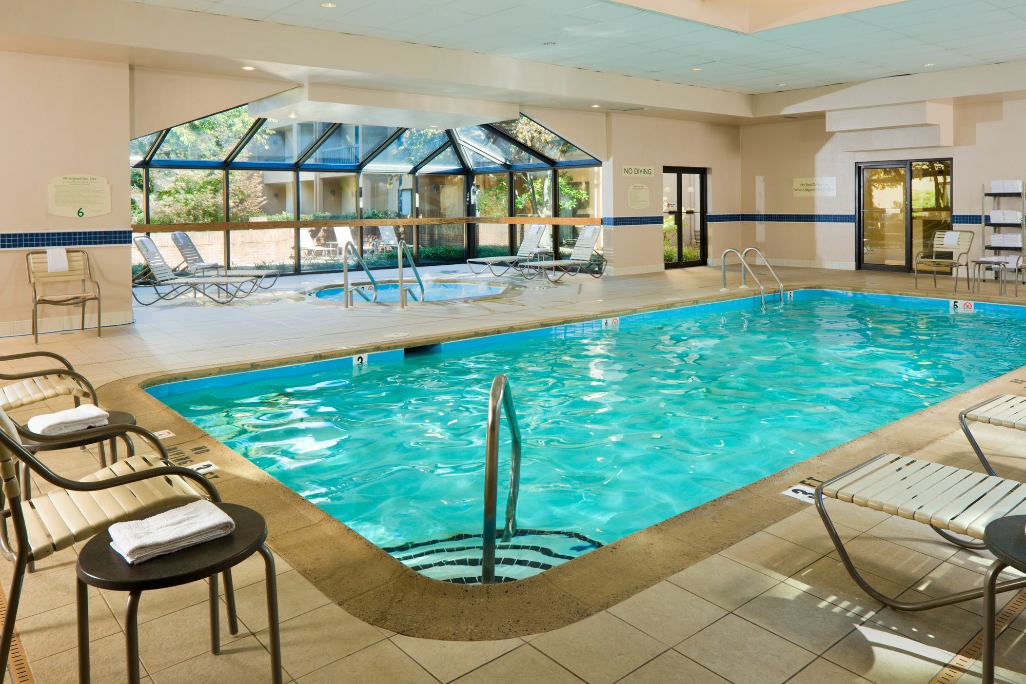 Courtyard By Marriott Baltimore Хънт Вали Екстериор снимка