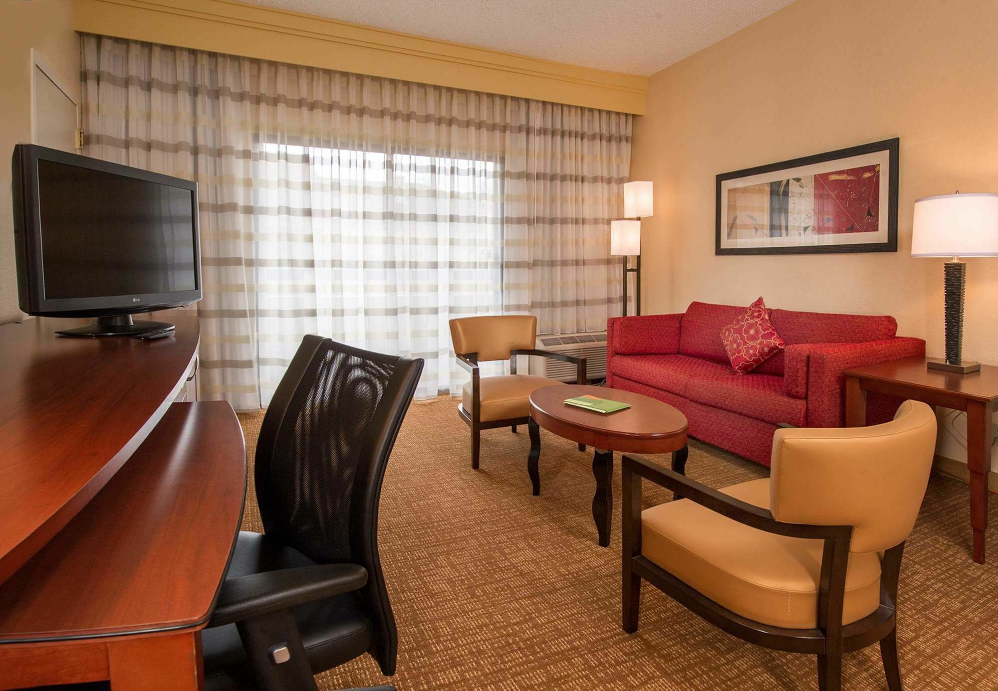 Courtyard By Marriott Baltimore Хънт Вали Екстериор снимка